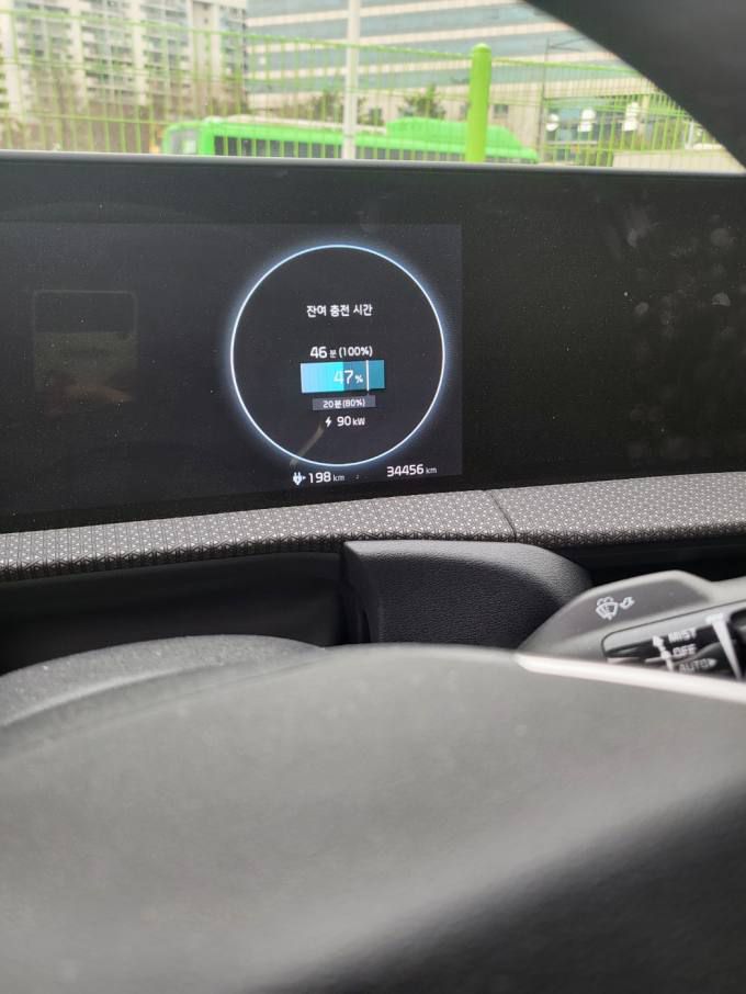 충전되는 동안 확인 할 수 있다/사진=조은비 기자