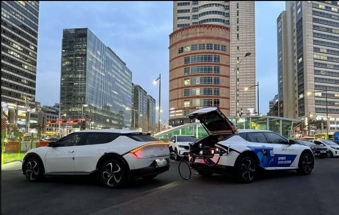 전기차 충전 서비스를 받는 모습/사진=현대그룹 제공