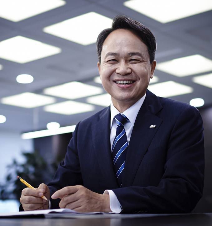 진옥동 신한금융지주 회장 내정자.   신한은행 제공