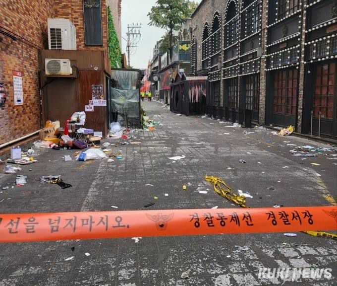 이태원 참사가 벌어진 인근에 경찰통제선이 쳐져 있다.   사진=임현범 기자