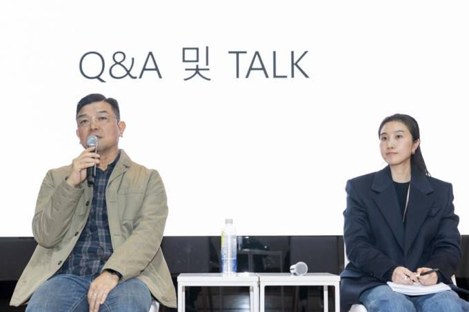 5일 CJ ENM 컬처 토크 행사에 참석한 정덕현 대중문화평론가(왼쪽)와 박희연 tvN CP. CJ ENM