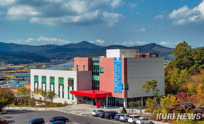 충남도립대 도서관이 재학생들로부터 호응을 얻고 있는 가운데 10명 9명이 만족하고 있는 것으로 조사됐다.