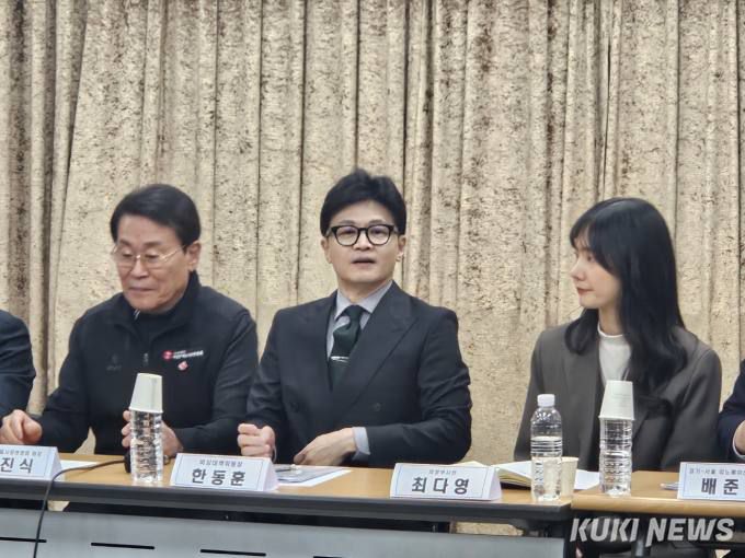 한동훈 국민의힘 비상대책위원장이 16일 의정부시 제일시장을 방문해 시만간담회를 진행하고 있다. 사진=윤상호 기자