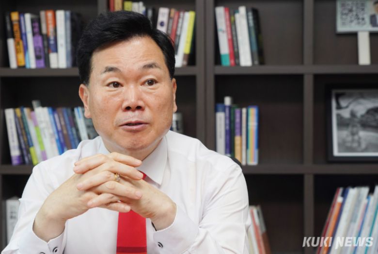 김승수 국민의힘 의원이 지난 7월10일 서울 여의도 국회 의원회관에서 쿠키뉴스와 인터뷰하고 있다. 사진=박효상 기자