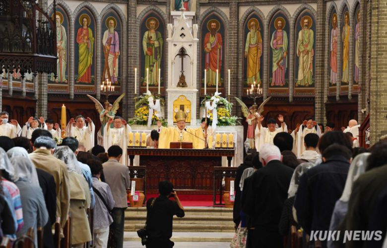 20일 서울대교구장 정순택 대주교 부활 메시지 발표를 통해 “혼란 속에서도 희망과 확신으로 연대하여 어려움 극복할 때”라고 전했다.