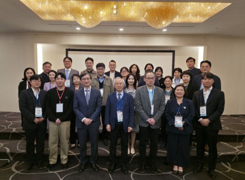 대한재택의료학회가 지난 20일 서울 역삼동 삼정호텔에서 ‘전환기의료와 가정 호스피스: 지속 가능한 재택의료를 위한 도전과 협력’을 주제로 2025년 춘계 심포지엄을 개최했다. 대한재택의료학회 제공