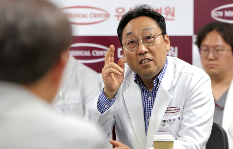 구용평 유성선병원 진료부장은 7일 유성선병원에서 보건복지부 출입기자단을 만나 의료전달체계를 확립하고 2차 병원의 기능과 지원을 강화해야 한다고 말했다. 보건복지부 제공