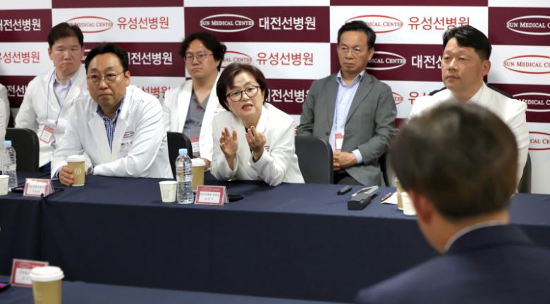 남선우 대전선병원장이 7일 유성선병원에서 보건복지부 출입기자단을 만나 병원을 소개하고 있다. 보건복지부 제공