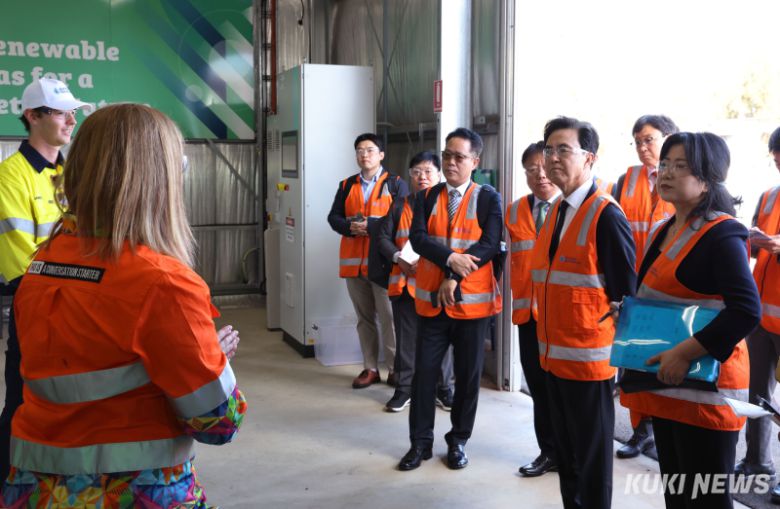 김태흠 충남지사는 29일 남호주 에들레이드 톤슬리 혁신지구를 방문, 재생에너지 라운드 테이블을 가진 뒤, 남호주 수소파크를 살폈다.