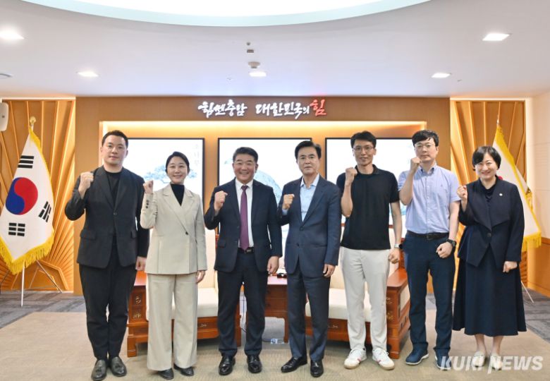김태흠 충남지사는 13일 청 내 접견실에서 벤처 스타트업 지엔티 손일수 대표와 투자양해각서(MOU)를 체결하고, 적극적인 지원 의지를 밝혔다.