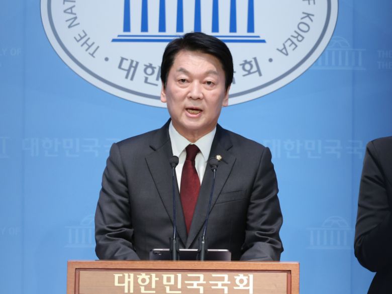 안철수 국민의힘 의원이 지난달 15일 서울 여의도 국회 소통관에서 현안 관련 회견을 하고 있다. 연합뉴스