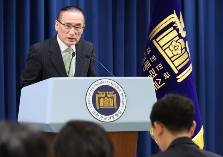 위성락 국가안보실장이 15일 서울 용산 대통령실에서 이재명 대통령 캐나다 G7 정상회의 참석 관련 설명을 하고 있다. 연합뉴스