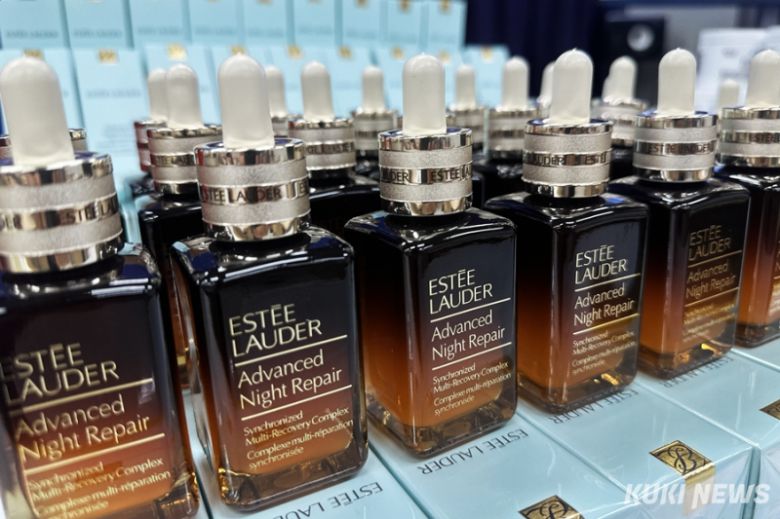 특허청 상표특별사법경찰 압수한 짝퉁 에스티로더 미맥화장품. 사진=이재형 기자