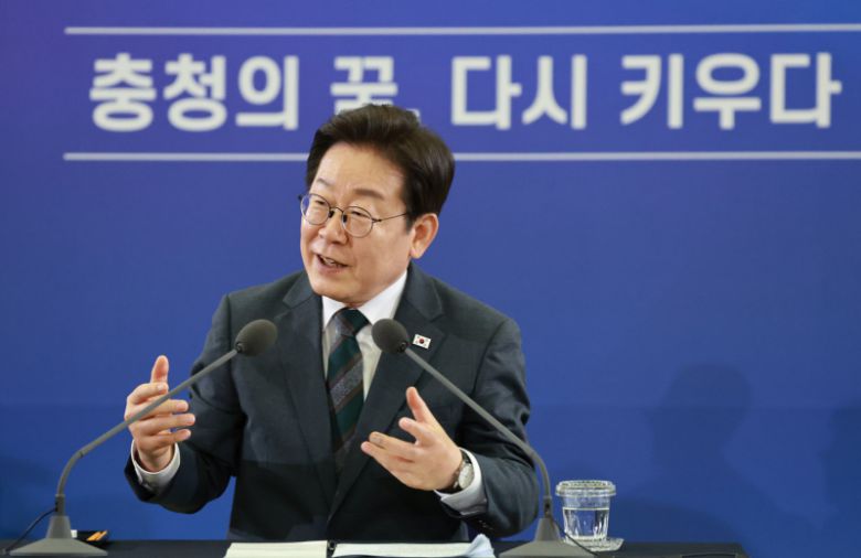 이재명 대통령이 4일 대전컨벤션센터에서 타운홀 미팅 형식으로 열린 '국민소통 행보 2탄, 충청의 마음을 듣다'에서 발언하고 있다. 연합뉴스