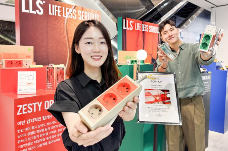 갤러리아백화점은 서울 명품관에서 국내 라이프스타일 브랜드 ‘LLS’ 팝업스토어를 운영한다. 갤러리아백화점 제공