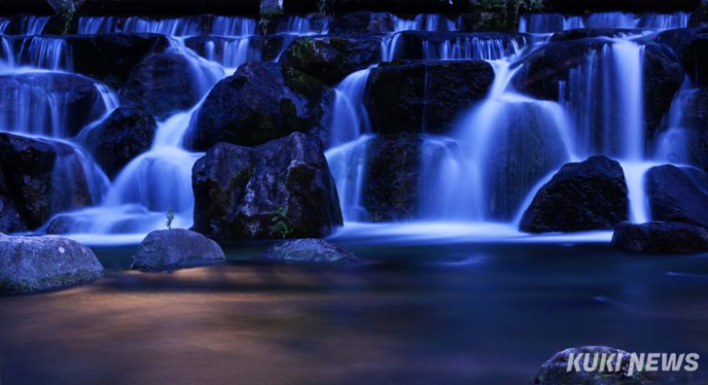 청계천 삼일교와 광통교 사이의 소폭포