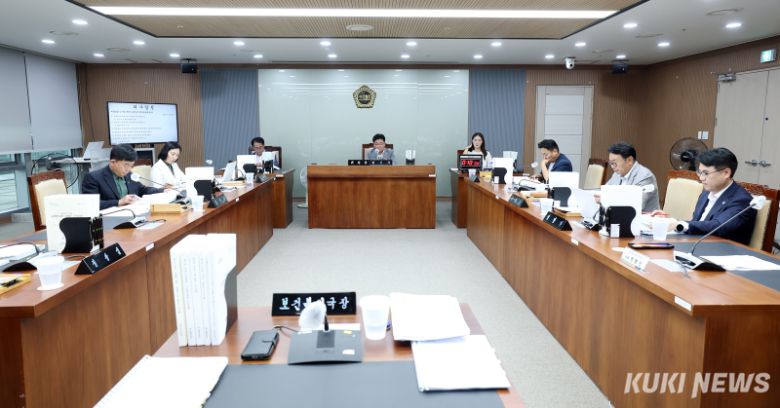 충남도의회 보건복지환경위원회는 18일 제360회 임시회 3차 회의를 열어 4개 의료원과 보건복지국 주요업무 추진 상황을 보고 받았다.