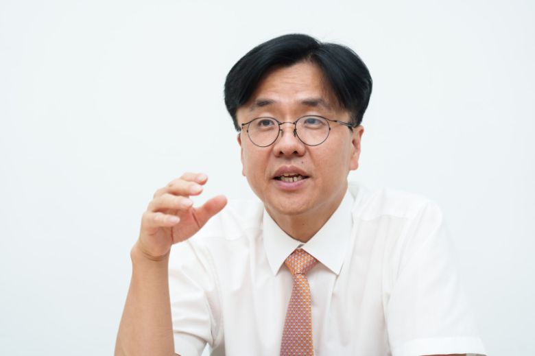 최근 쿠키뉴스와 만난 이재갑 한림대 강남성심병원 감염내과 교수는 감염병 대응 역량 강화를 위한 준비와 투자가 필요하다고 말했다. 신대현 기자