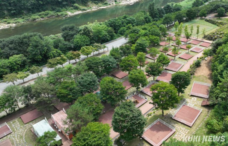 강원 정선 펫캠핑장은 반려동물과 자연 속 힐링 캠핑으로 안성맞춤이다. 정선군시설관리공단