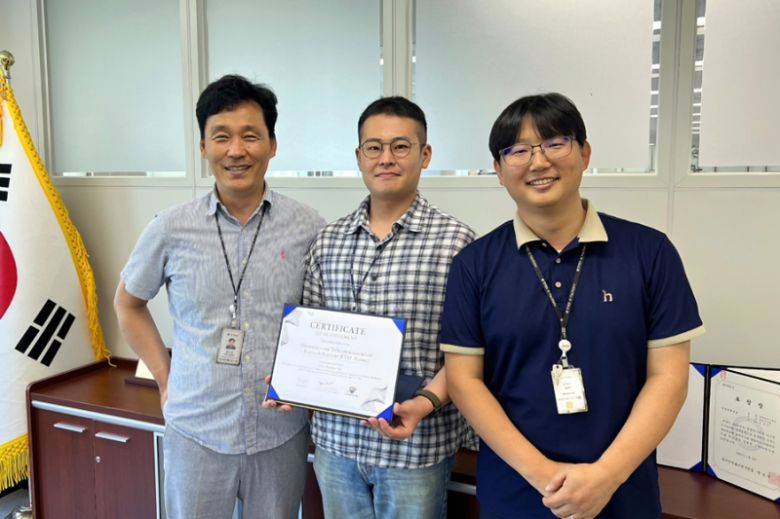 (왼쪽부터)ETRI 대경권연구본부 변우진 본부장, 김상원 연구원, 김광주 AI인프라연구실장. ETRI