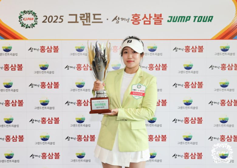 ‘노보기 플레이’를 펼친 정윤경이 생애 첫 정상에 올랐다. KLPGA 제공