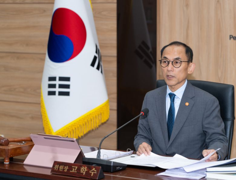 고학수 개인정보보호위원회 위원장이 지난 10일 오후 서울 종로구 정부서울청사에서 개최된 2025년 제20회 개인정보보호위원회 전체회의에서 발언하고 있다. 개인정보보호위원회 제공