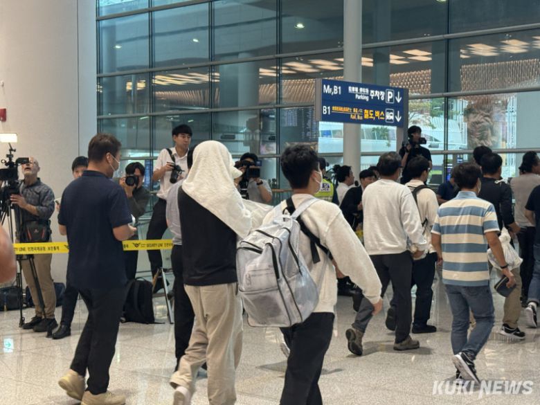 지난 9월 12일 한국에 입국한 LG에너지솔루션 및 자회사 직원들. 김수지 기자