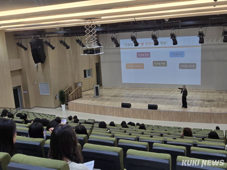 충남교육청은 6일 천안시청소년복합커뮤니티센터에서 유치원 교원 81명을 대상으로 ‘디지털시대를 이끄는 힘! 디지털 기반 유치원 배움자리’를 운영했다.