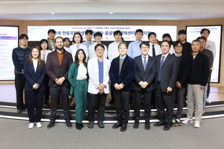 한림대학교의료원 한림국제항생제내성센터와 스웨덴 웁살라항생제센터 단체사진. 한림대학교의료원 제공