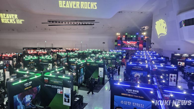 5일 서울 동대문디지털프라자(DDP)에서 열린 인디게임 페스티벌 ‘비버롹스 2025’ 내부 전경. 송한석 기자