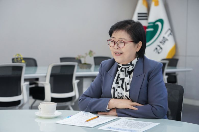 3일 오후 이순희 서울 강북구청장이 집무실에서 쿠키뉴스와 인터뷰하고 있는 모습. 강북구청 제공