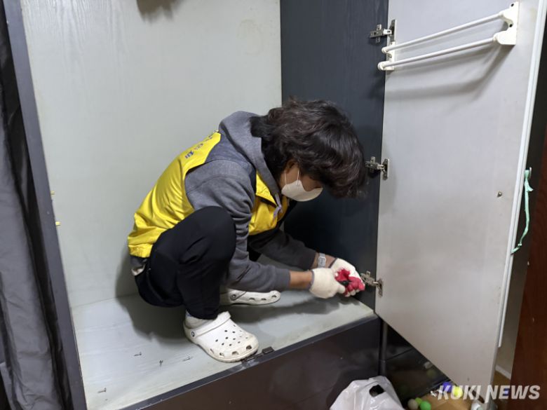 공주 중학동 취약 가정에 집수리 활동에 나선 참가자들. 독자제공