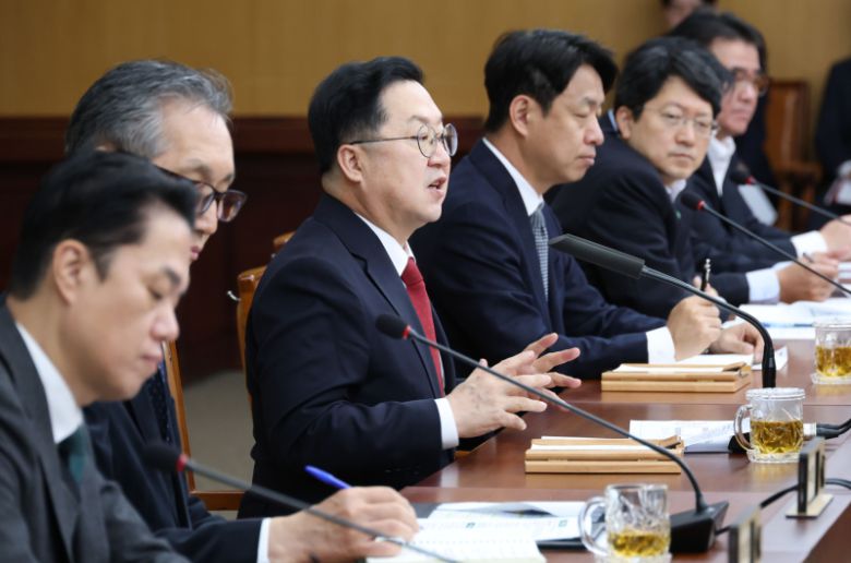 이장우 대전시장이 8일 주간업무회의를 주재하고 있다. 대전시