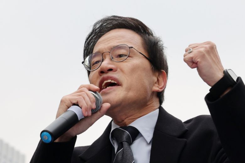 박주민 더불어민주당 의원이 11일 서울 종로구 광화문광장에서 서울시장 출마 선언을 하고 있다. 연합뉴스