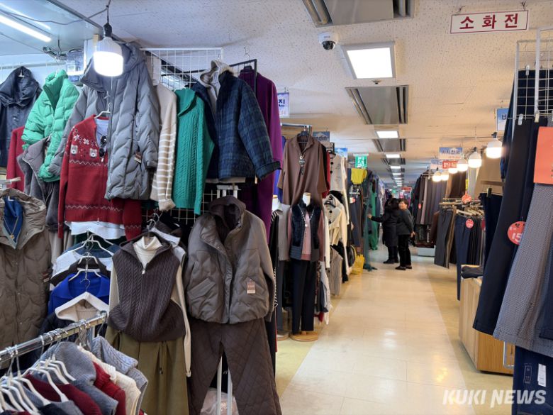 동대문 평화시장 상가도 손님이 줄었다. 심하연 기자