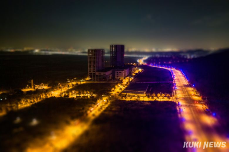 지난 18일 밤 인천 영종도 상공에서 바라본 미단시티 일대 풍경.