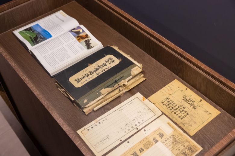 렛츠런파크 부산경남 헤리티지홀 내 기록물이 전시돼 있다. 렛츠런파크 부산경남 제공.