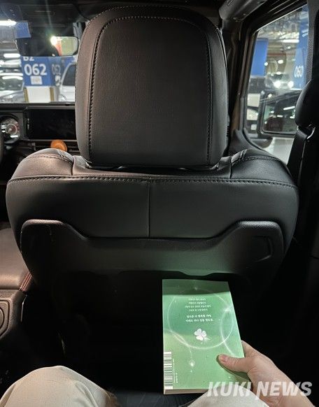 넉넉한 2열 공간을 확보한 ‘랭글러 루비콘 41’. 송민재기자