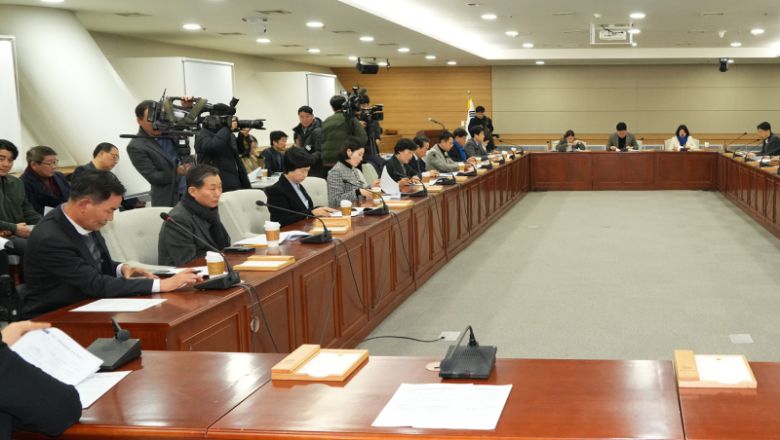 광주시의회는 12일 오전 시의회 대회의실에서 전체 의원 간담회를 열어, 광주시로부터 행정 통합 추진 경과와 향후 로드맵을 보고받고, 신수정 의장을 단장으로 ‘광주·전남 행정통합 의회 대응 TF’(가칭)를 즉각 구성하기로 했다. /광주시의회