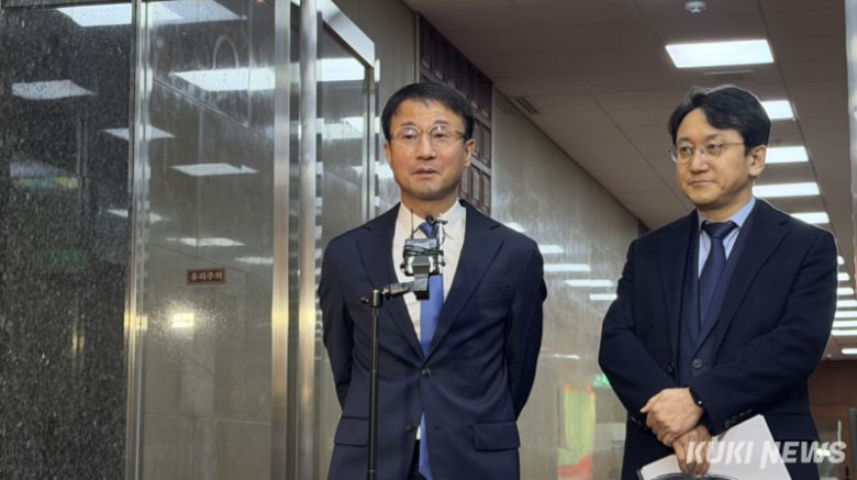 한병도 더불어민주당 신임 원내대표가 12일 서울 여의도 국회에서 우원식 국회의장과의 접견 직후 기자들과 만나 발언하고 있다. 유병민 기자