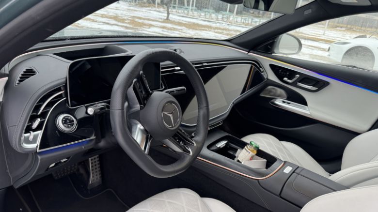 차량 내부에는 사운드 시각화 기능이 포함된 액티브 앰비언트 라이트가 있어 주행에 즐거움을 더해준다. 김수지 기자