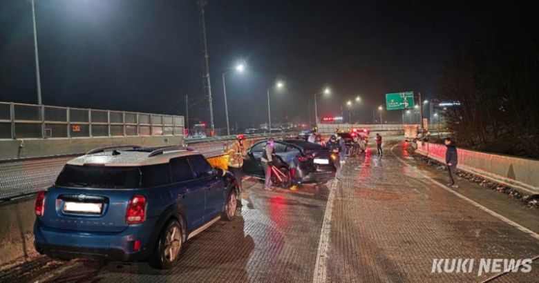 정선군 남면 무릉리 인근 38번국도 8중 추돌(강원특별자치도소방본부 제공)