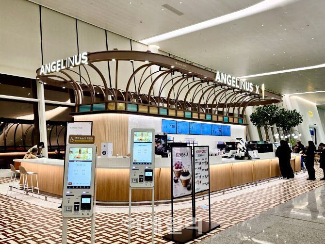 인천공항 T2 A/S 3층에 엔제리너스와 젤씨네가 함께 운영하는 복합 매장을 오픈했다. 롯데GRS 제공