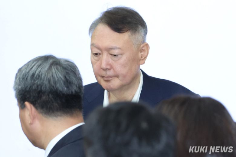 윤석열 전 대통령이 지난해 9월26일 서울 서초구 서울중앙지법에서 열린 특수공무집행방해, 직권남용 권리행사방해 등 혐의 사건 첫 공판에 출석하고 있다. 쿠키뉴스 자료사진