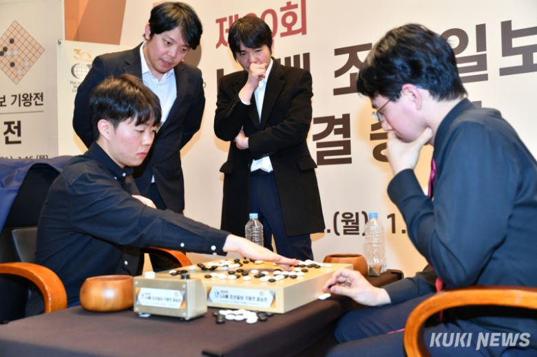 신민준 9단의 스승 이세돌 9단이 LG배 결승 최종국 현장을 방문했다. 쿠키뉴스 자료사진