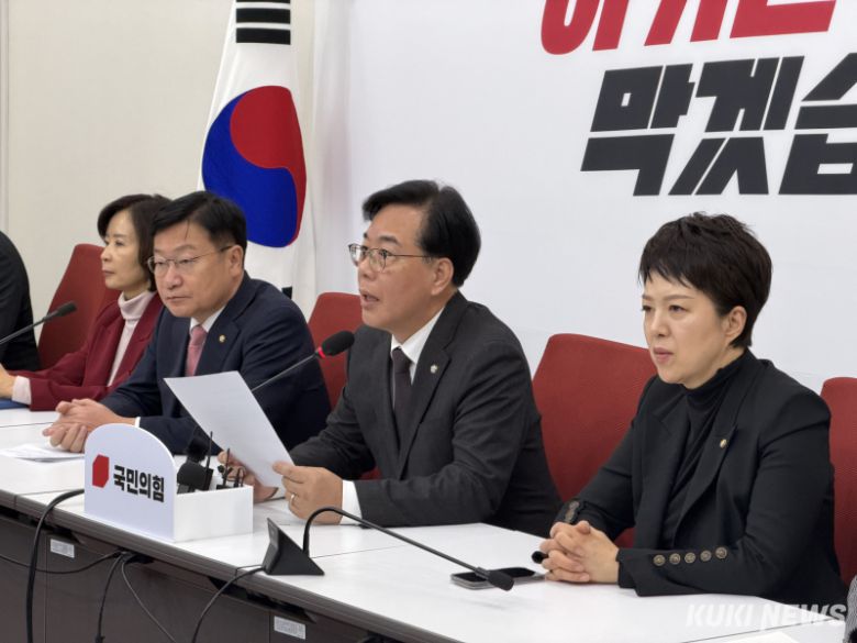 송언석 국민의힘 원내대표가 16일 국회에서 기자간담회를 열고 주요 현안과 관련해 발언하고 있다. 전재훈 기자