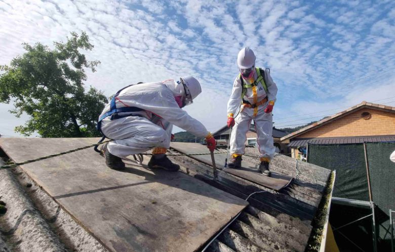 영주시가 노후 슬레이트 건축물에서 발생할 수 있는 석면 피해를 예방하기 위해 ‘2026년 슬레이트 처리 지원사업’을 추진한다. 영주시 제공