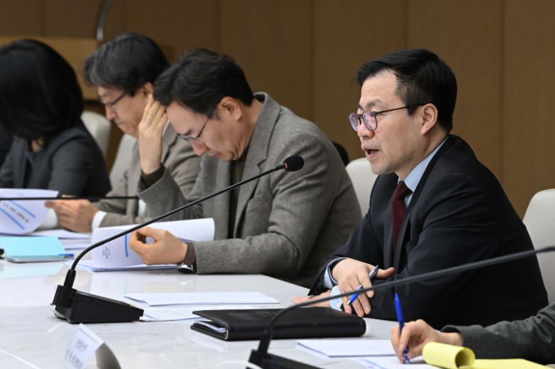 여한구 산업통상부 통상교섭본부장이 1월8일 서울 중구 대한상공회의소 EC룸에서 열린 제53차 통상추진위원회를 주재하고 있다. 산업통상부 제공.