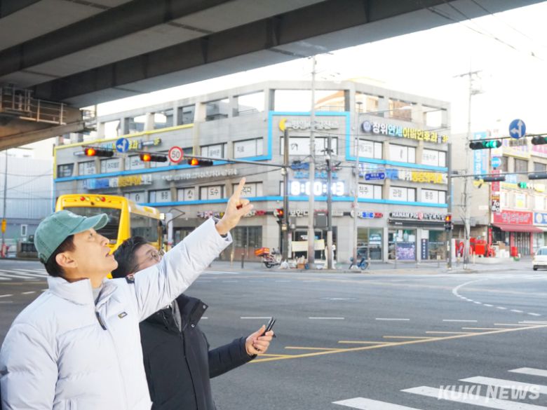 오세훈 서울시장이 지난달 22일 오전 서울 성북구 북부간선도로 일대에서 고가 하부를 점검하고 있다. 노유지 기자