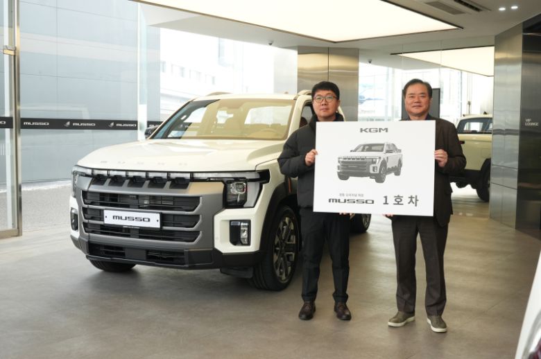 KG모빌리티(KGM)는 최근 ‘무쏘’ 1호차를 고객에게 전달하고 본격적인 출고를 시작했다. KGM 제공